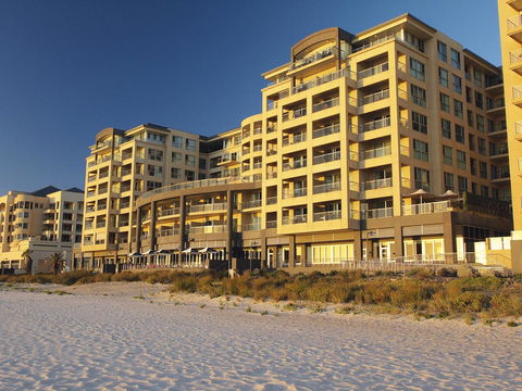Oaks Glenelg Plaza Pier Suites - Accommodation Nelson Bay 1