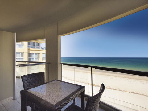 Oaks Glenelg Plaza Pier Suites - Accommodation Nelson Bay 4