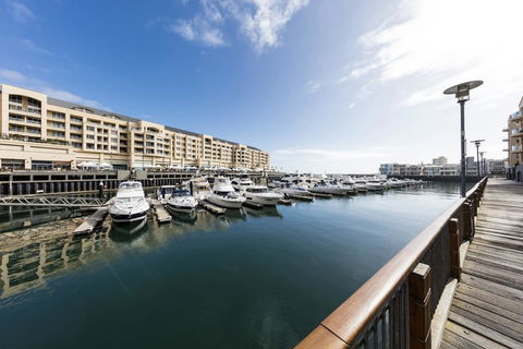 Oaks Glenelg Liberty Suites - Nelsons Bay Accommodation 15