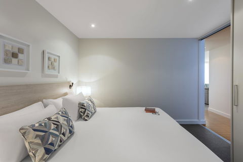 Oaks Glenelg Liberty Suites - Nelsons Bay Accommodation 33