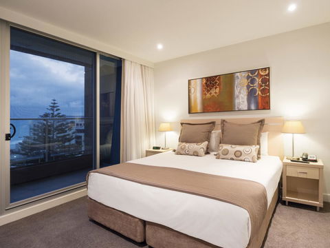 Oaks Glenelg Liberty Suites - Nelsons Bay Accommodation 12