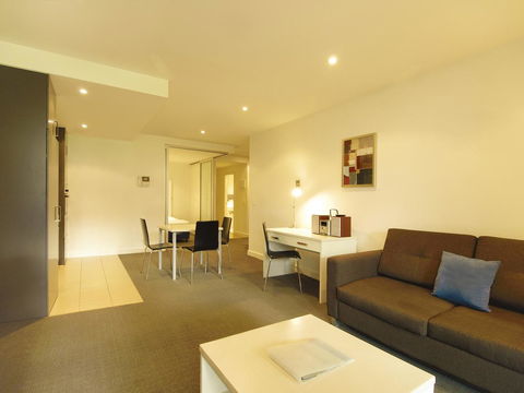 Oaks Glenelg Liberty Suites - Nelsons Bay Accommodation 22