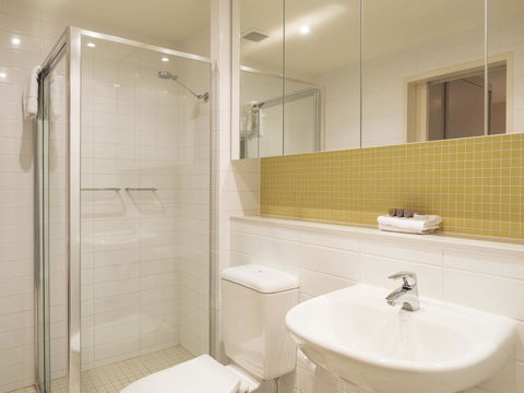 Oaks Glenelg Liberty Suites - Nelsons Bay Accommodation 23