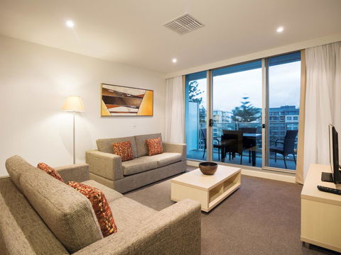 Oaks Glenelg Liberty Suites - Nelsons Bay Accommodation 16