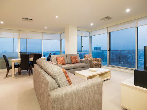 Oaks Glenelg Liberty Suites - Nelsons Bay Accommodation 18