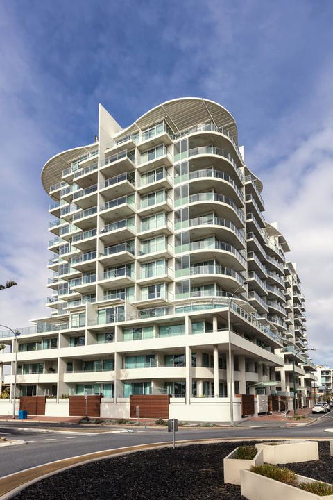 Oaks Glenelg Liberty Suites - Nelsons Bay Accommodation 1