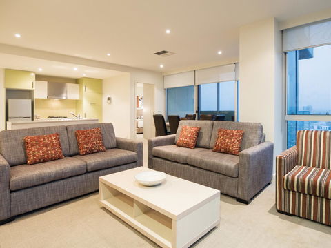 Oaks Glenelg Liberty Suites - Nelsons Bay Accommodation 25