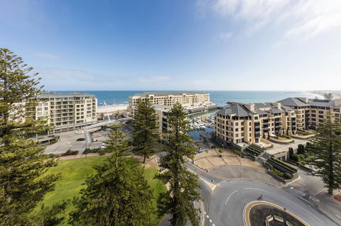 Oaks Glenelg Liberty Suites - Nelsons Bay Accommodation 17