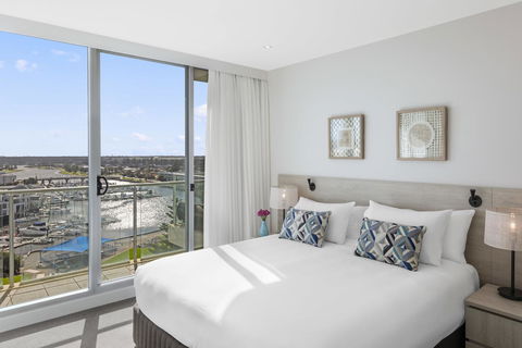 Oaks Glenelg Liberty Suites - Nelsons Bay Accommodation 34