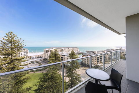 Oaks Glenelg Liberty Suites - Nelsons Bay Accommodation 14