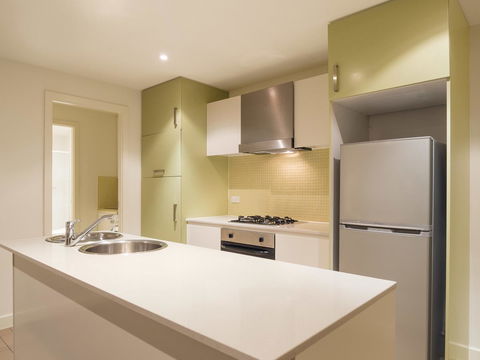 Oaks Glenelg Liberty Suites - Nelsons Bay Accommodation 21