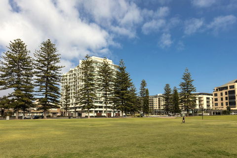 Oaks Glenelg Liberty Suites - Nelsons Bay Accommodation 10
