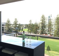 Beachside Luxury getaway in Glenelg - Accommodation Nelson Bay