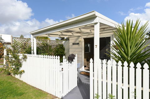 Wintergarden Beach Cabin - Accommodation Nelson Bay 0