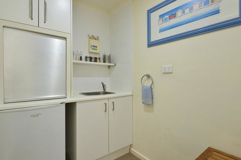 Wintergarden Beach Cabin - Accommodation Nelson Bay 8