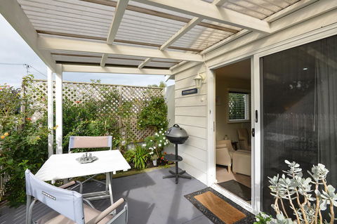 Wintergarden Beach Cabin - Accommodation Nelson Bay 7