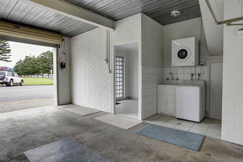 Tasman Beachside Apartment - Accommodation Nelson Bay 11