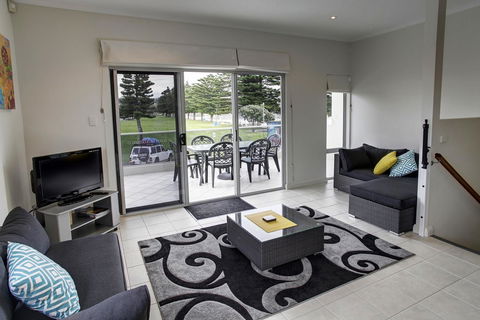 Tasman Beachside Apartment - Accommodation Nelson Bay 4