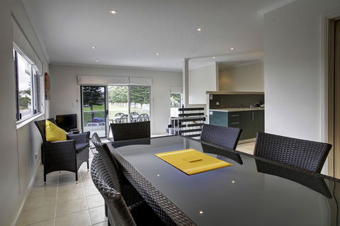 Tasman Beachside Apartment - Accommodation Nelson Bay 5