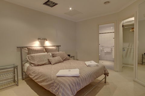 Tasman Beachside Apartment - Accommodation Nelson Bay 6