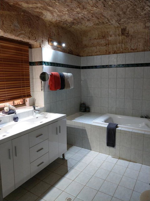 Zen Underground B&B - Accommodation Nelson Bay 3