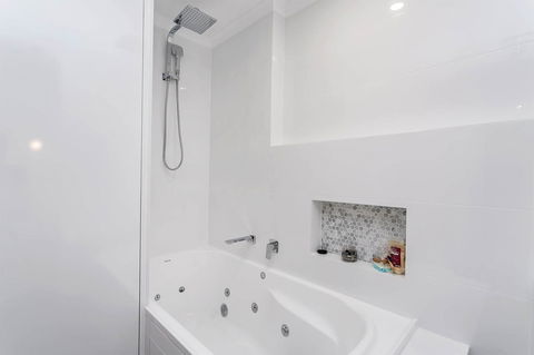 Heart Of Glenelg BnB - Accommodation Nelson Bay 4