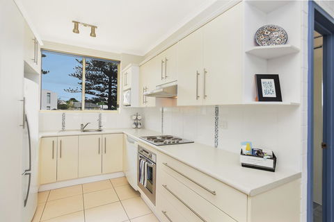 The Dolphins Beachfront Apartments - Accommodation Nelson Bay 12