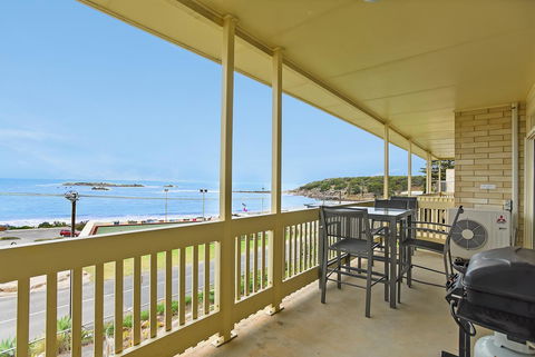 The Dolphins Beachfront Apartments - Accommodation Nelson Bay 10