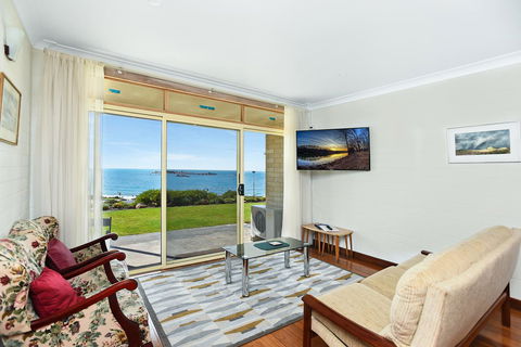 The Dolphins Beachfront Apartments - Accommodation Nelson Bay 7