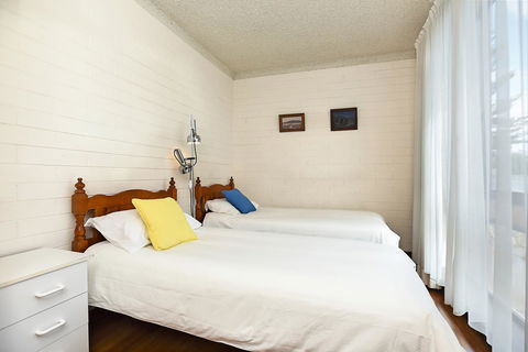 The Dolphins Beachfront Apartments - Accommodation Nelson Bay 8
