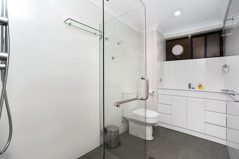 The Dolphins Beachfront Apartments - Accommodation Nelson Bay 2