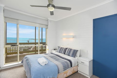 The Dolphins Beachfront Apartments - Accommodation Nelson Bay 14