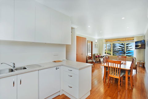 The Dolphins Beachfront Apartments - Accommodation Nelson Bay 4