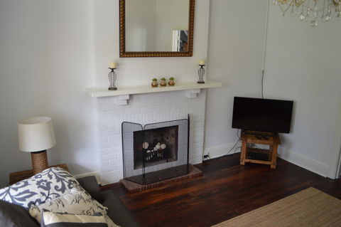 Two Cow Cottage Bed & Breakfast - Accommodation Nelson Bay 11