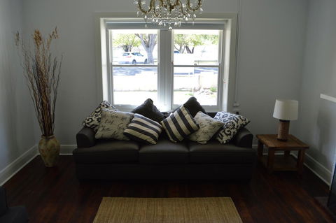 Two Cow Cottage Bed & Breakfast - Accommodation Nelson Bay 14