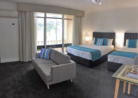 Ensenada Motor Inn And Suites - Accommodation Nelson Bay 2