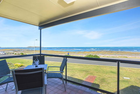 Franklin Beachfront Apartments - Accommodation Nelson Bay 10