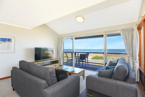 Franklin Beachfront Apartments - Accommodation Nelson Bay 3