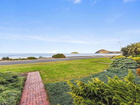 Franklin Beachfront Apartments - Accommodation Nelson Bay 0