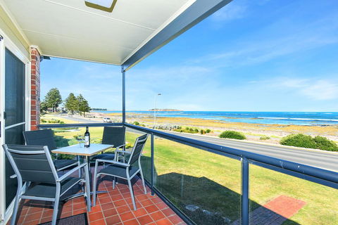 Franklin Beachfront Apartments - Accommodation Nelson Bay 1