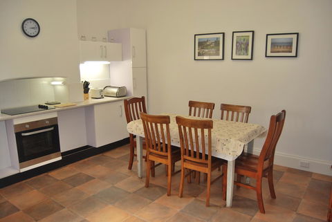 Jacaranda Cottage - Accommodation Nelson Bay 9