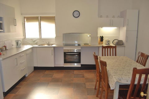 Jacaranda Cottage - Accommodation Nelson Bay 3