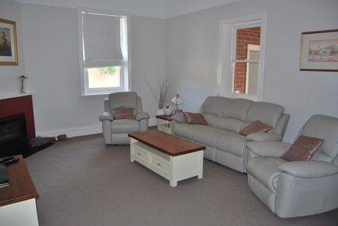 Jacaranda Cottage - Accommodation Nelson Bay 6