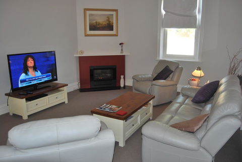 Jacaranda Cottage - Accommodation Nelson Bay 2