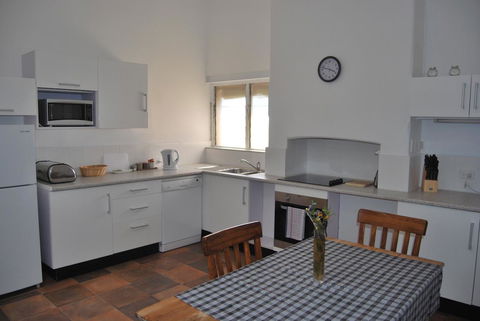 Jacaranda Cottage - Accommodation Nelson Bay 8