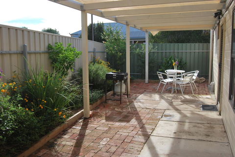 Jacaranda Cottage - Accommodation Nelson Bay 5