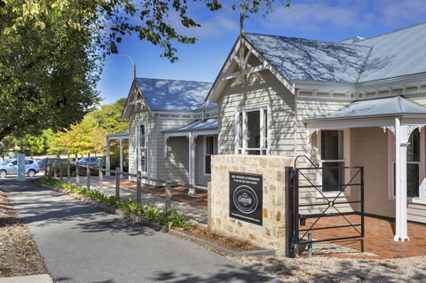 Grandview Accommodation - The Elm Tree Apartments - Accommodation Nelson Bay 0