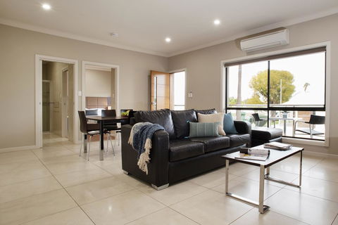 Renmark Holiday Apartments - Nelsons Bay Accommodation 1