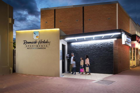 Renmark Holiday Apartments - Nelsons Bay Accommodation 4