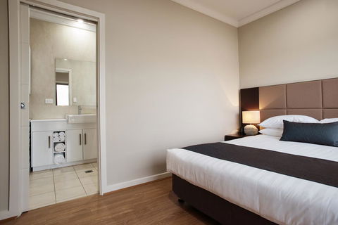 Renmark Holiday Apartments - Nelsons Bay Accommodation 8